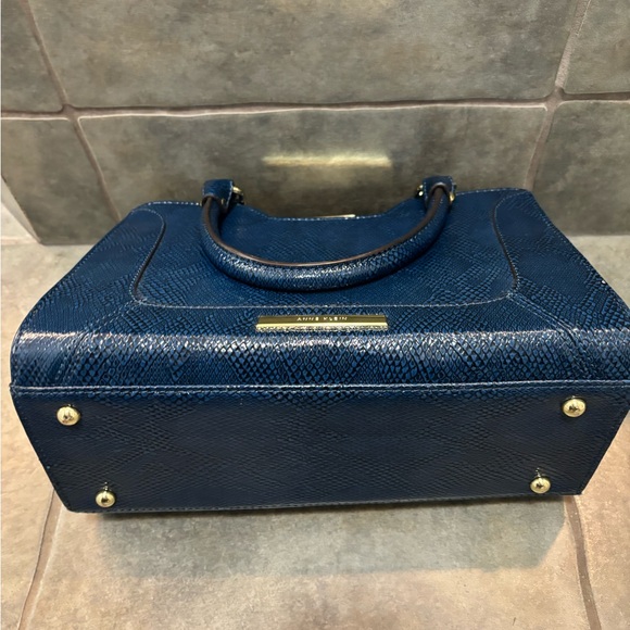 Beautiful Anne Klein dark blue tote with gold accents - Picture 5 of 5